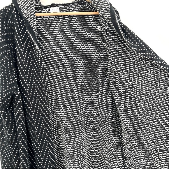 A NEW DAY Woman's Black & White Heart Knit Casual Long Line Cardigan Size L - Picture 6 of 15